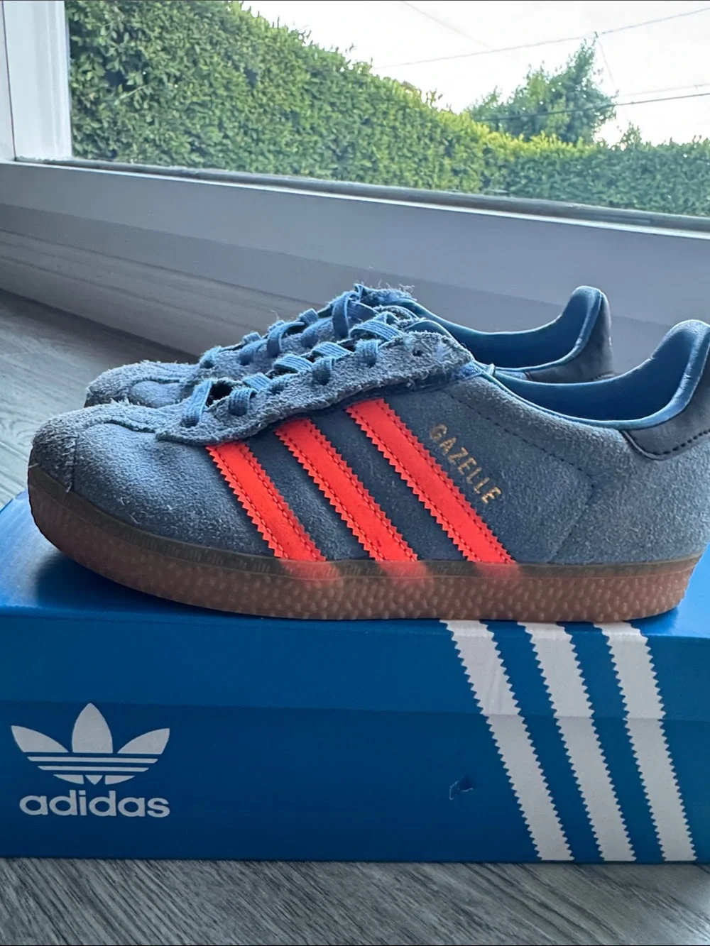 adidas GAZELLE SHOES - Big Kids Size 1 (comes with box)